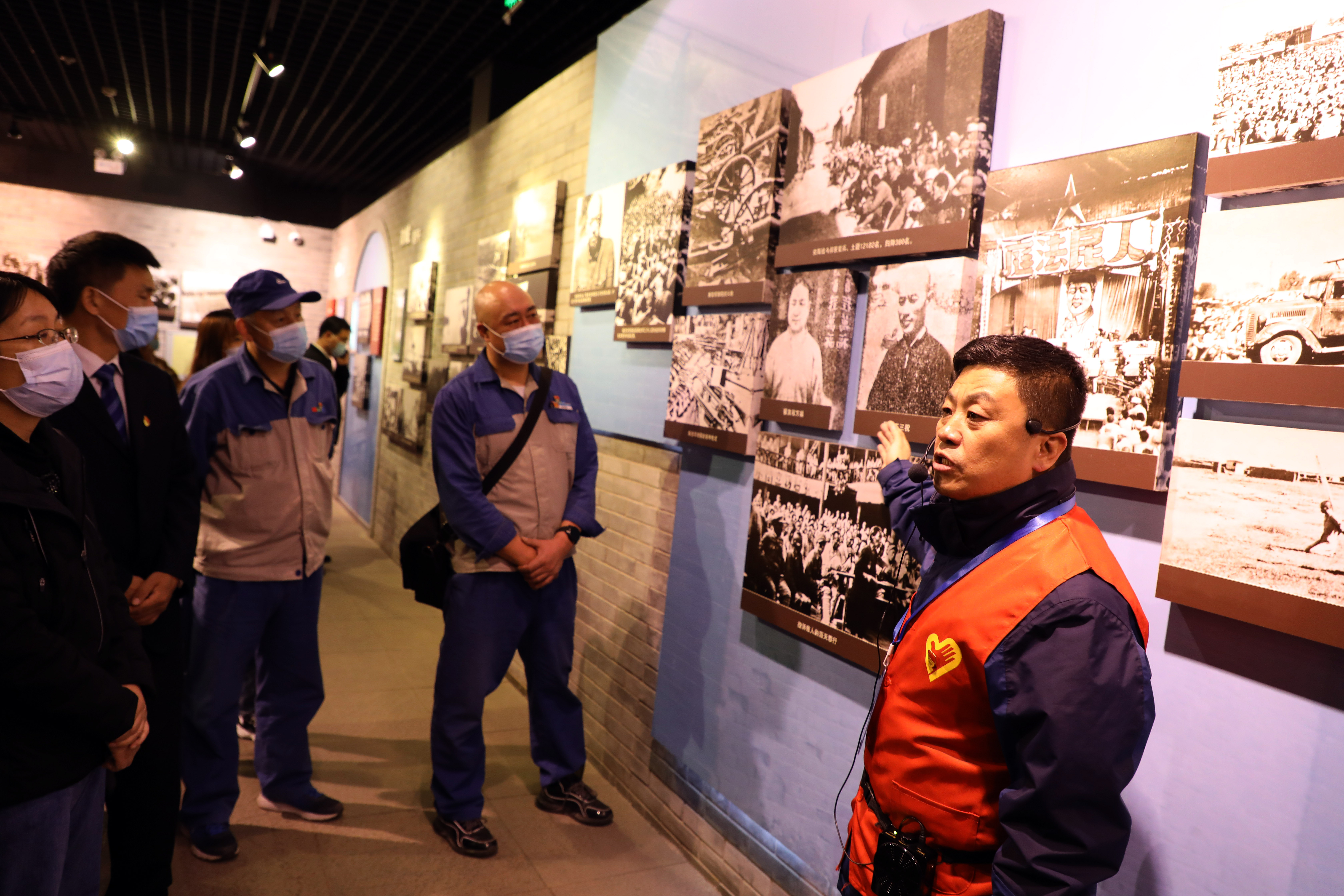 疏雨洗清明 芳菲祭英烈—— 安彩高科開展“學黨史、祭英烈、傳精神”主題活動