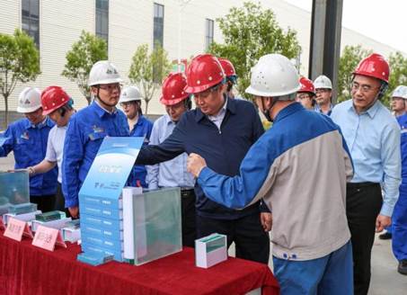 打造向上向前第一象限生力軍 錘煉甘于做人做事作難、受苦受累受屈的企業(yè)家隊伍——河南投資集團黨委書記、董事長劉新勇蒞臨安彩高科開展主題教育調研